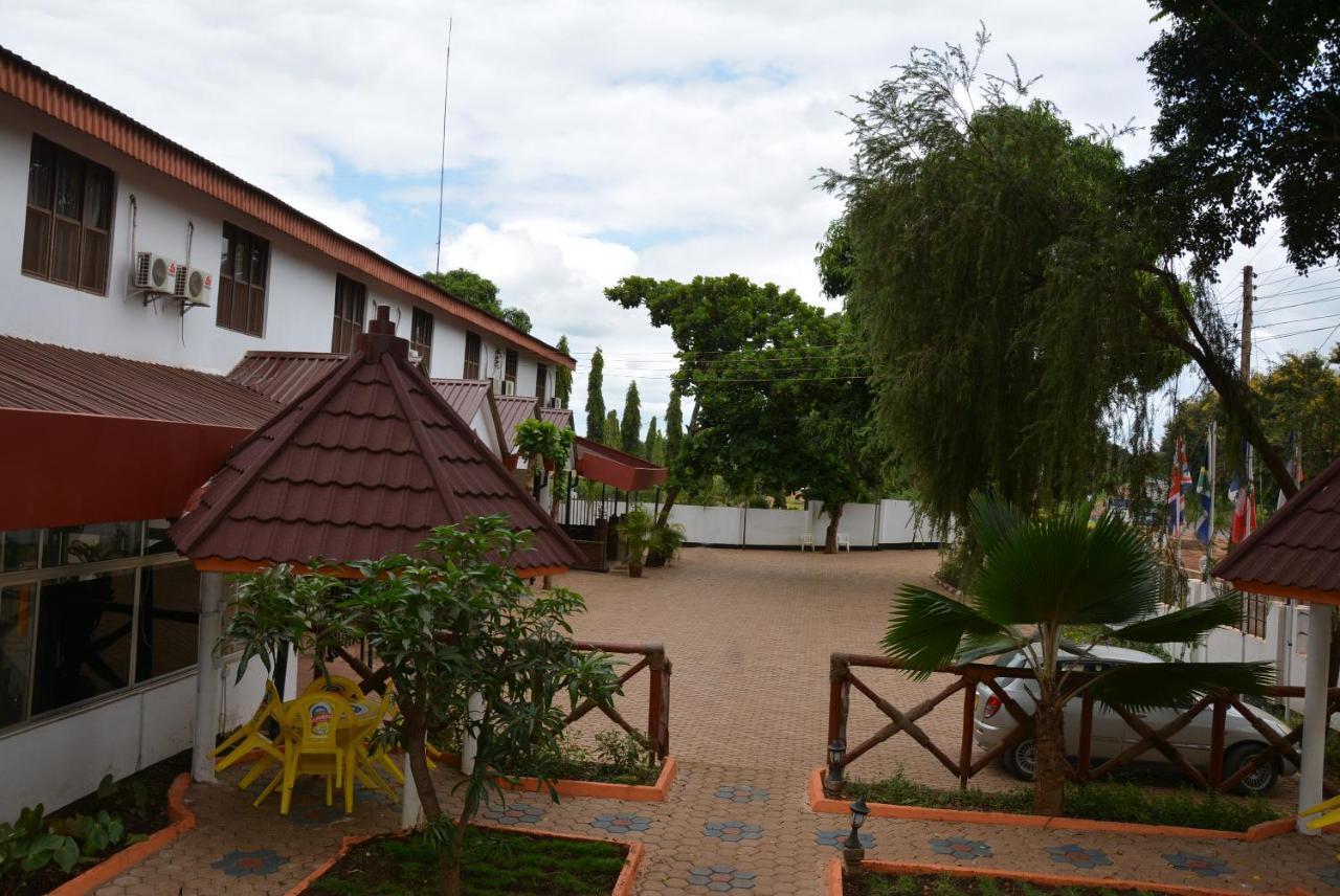 Keys Hotel Moshi Exterior foto
